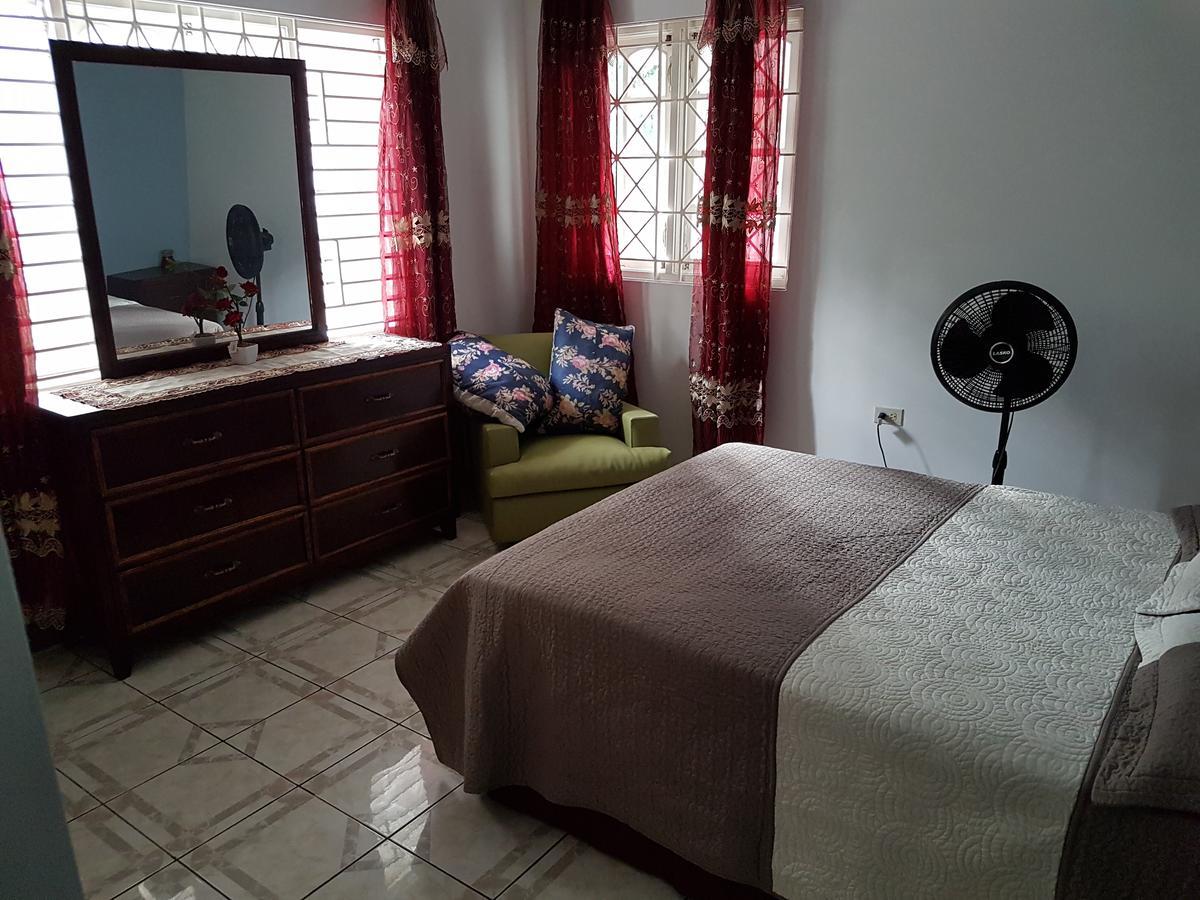 Jus4U-1 The Home Away From Home Villa Ocho Rios Exterior foto