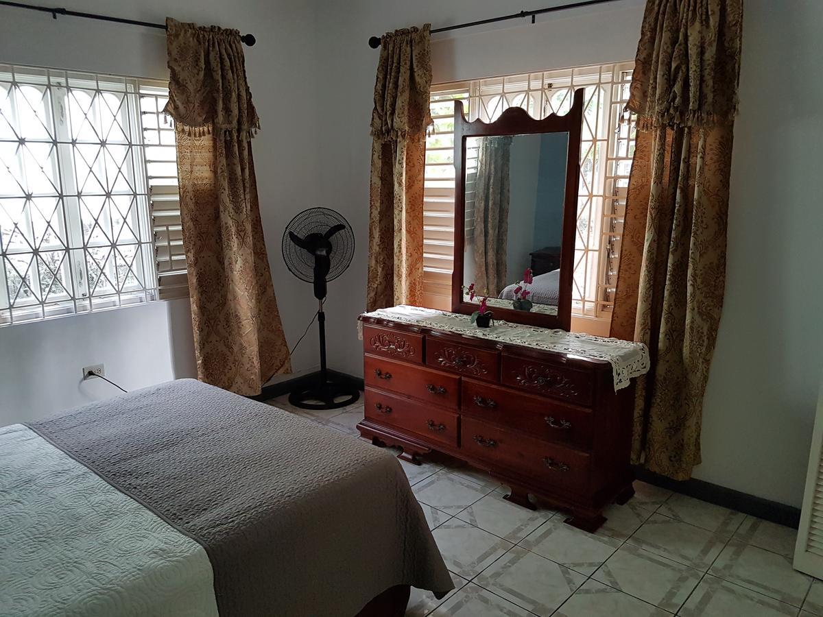 Jus4U-1 The Home Away From Home Villa Ocho Rios Exterior foto