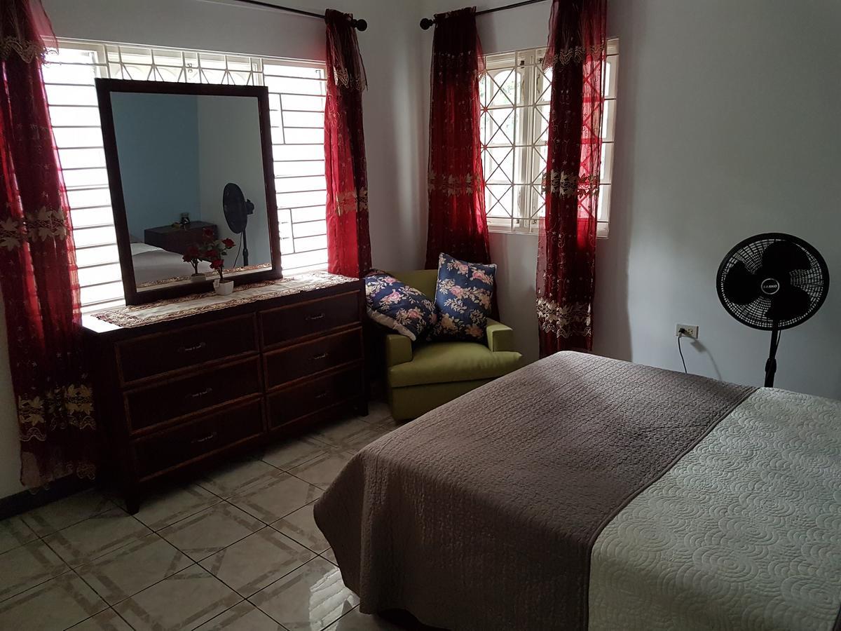 Jus4U-1 The Home Away From Home Villa Ocho Rios Exterior foto