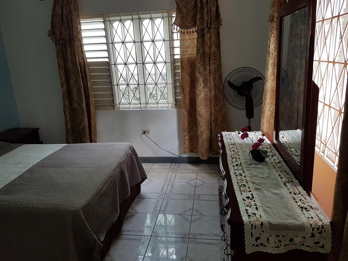 Jus4U-1 The Home Away From Home Villa Ocho Rios Exterior foto