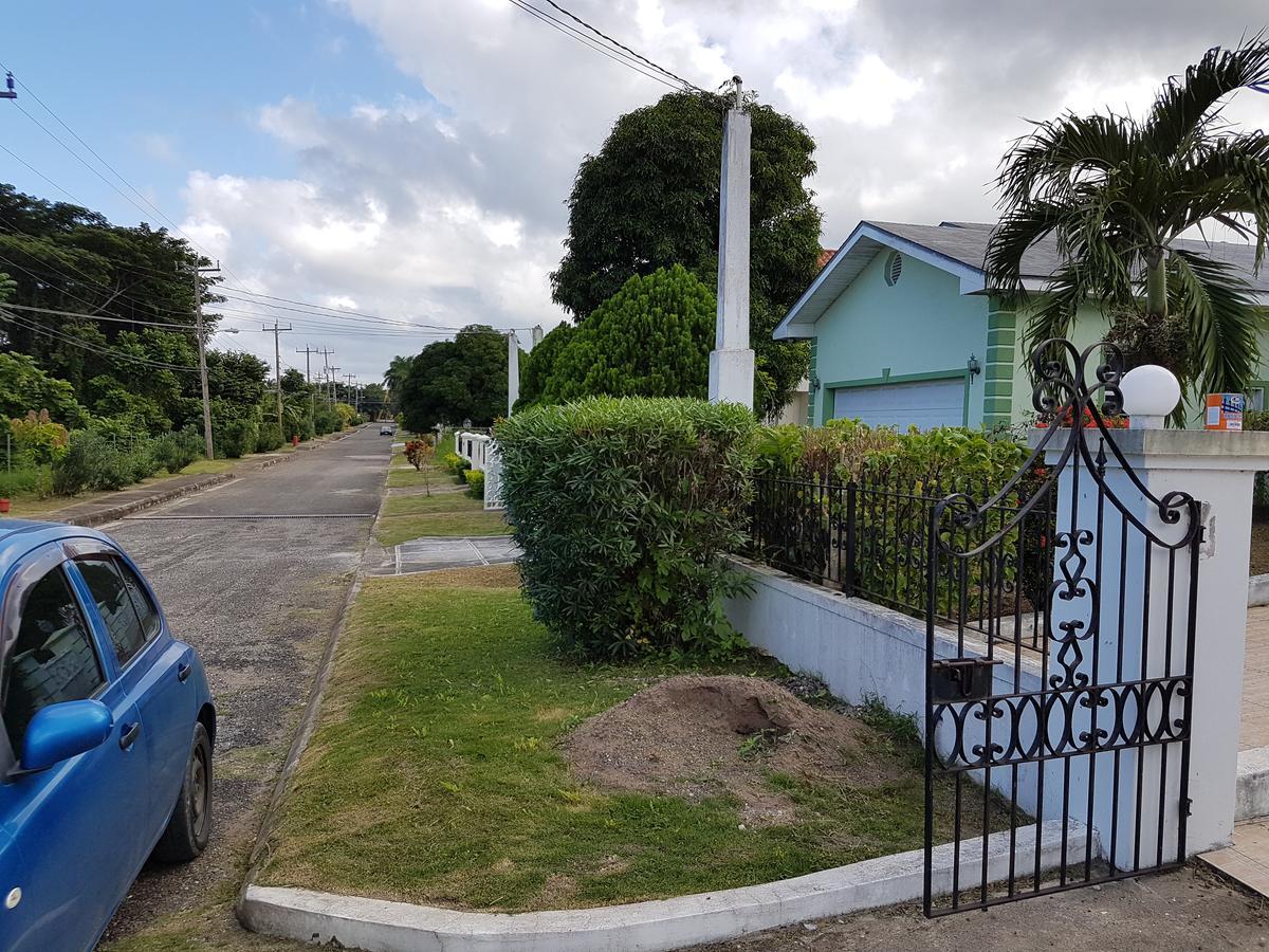 Jus4U-1 The Home Away From Home Villa Ocho Rios Exterior foto